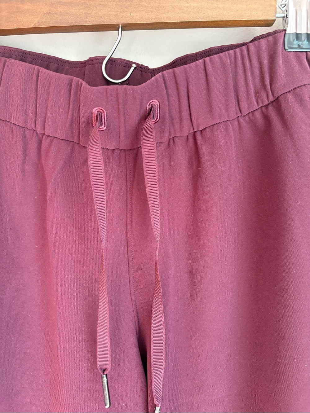 Lululemon Women’s Joggers Maroon Size 6 - Picture 4 of 8